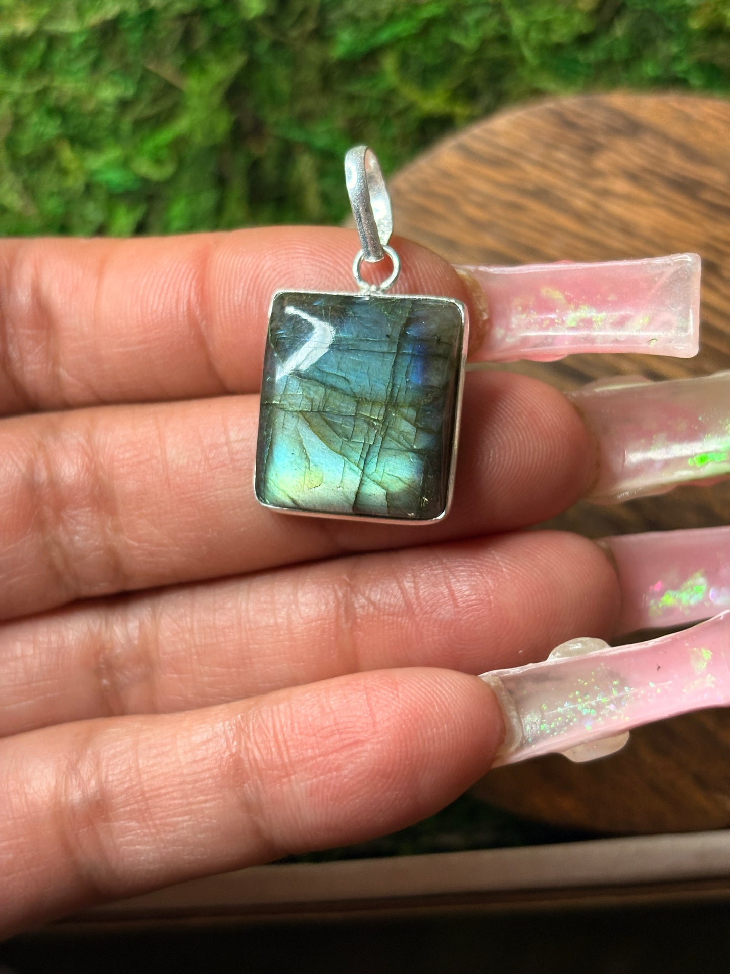 Labradorite Pendant ✨